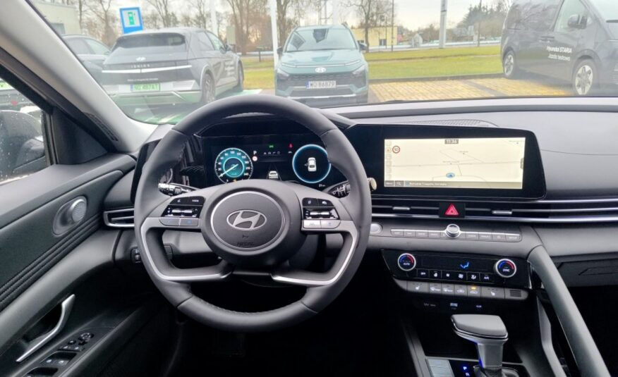 Hyundai Elantra smart design tech – automat